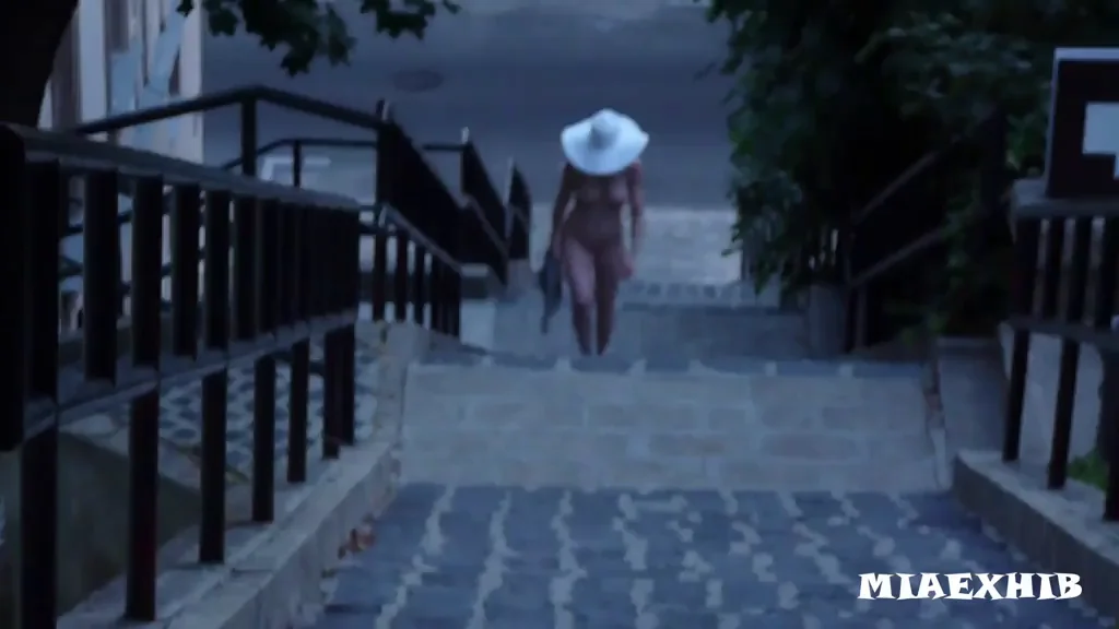 Hi guys! I reached 70k followers on Twitter this week! To celebrate, I'm sharing an older video from my archives that I never posted. I was walking naked and I got caught by a guy who was chilling by his window... let me say he was very happy to see a naked girl walking by! [GIF]