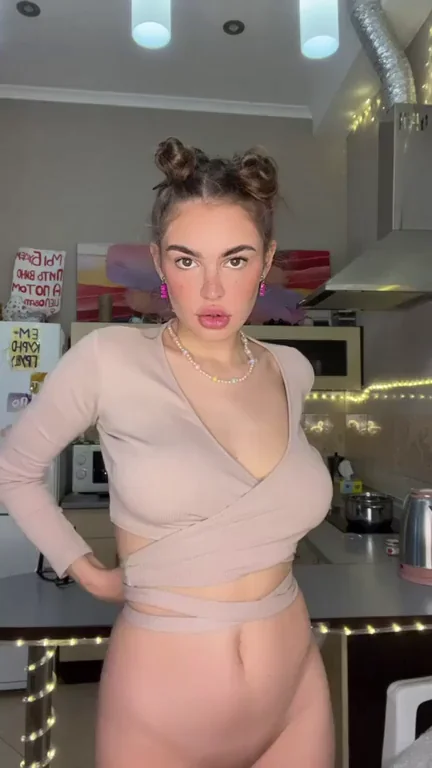 Is here any lil slut lovers ??
