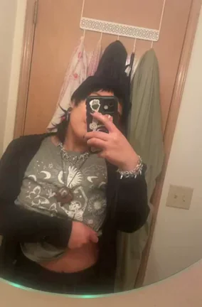 Just want you to play with my tiddies and pull on my shorthair 🥺😁˜ðŸ’•