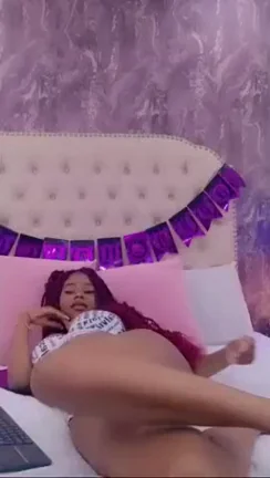 Move with Me 🍑🔥 Ebony Babe Twerks Her Juicy Ass