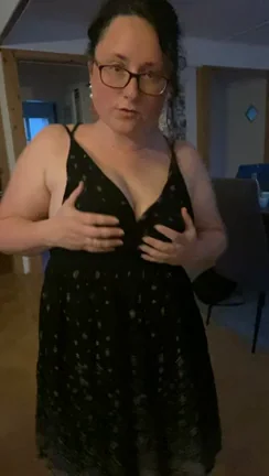 Cum on My Juicy MILF Tits or Phat Ass? 🍒🍑