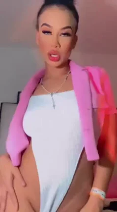 Curvy Slut Begs for Touches in Sexy Lingerie 😈🍑