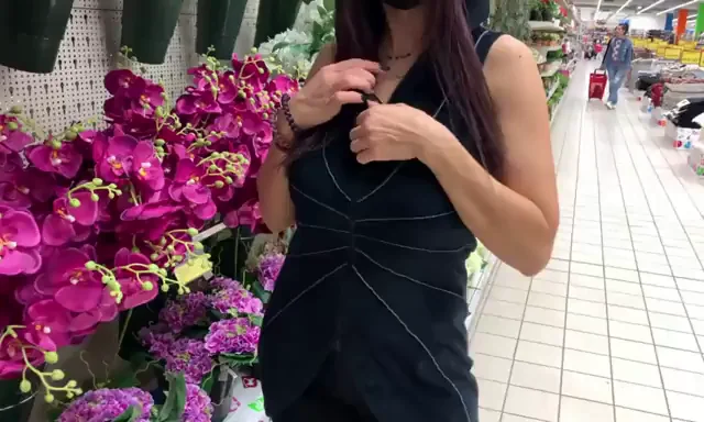Public Flower Market Flash: Hold the Moan Tease 😈🌸