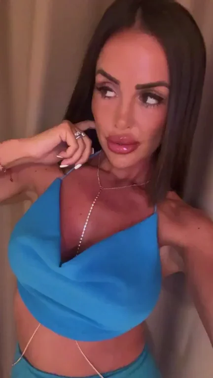 I bet you dont see a bimbo like me every day