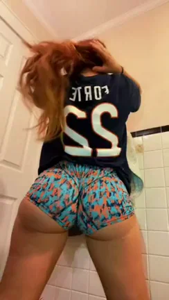 Naked Twerk Tease? Watch This Juicy Ass Shake First :3
