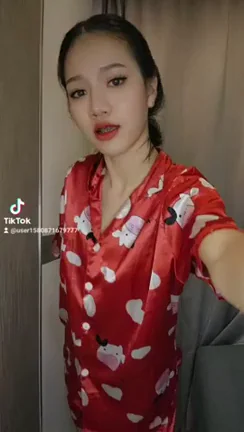 Cute pyjamas and juicy Asian ass! :3