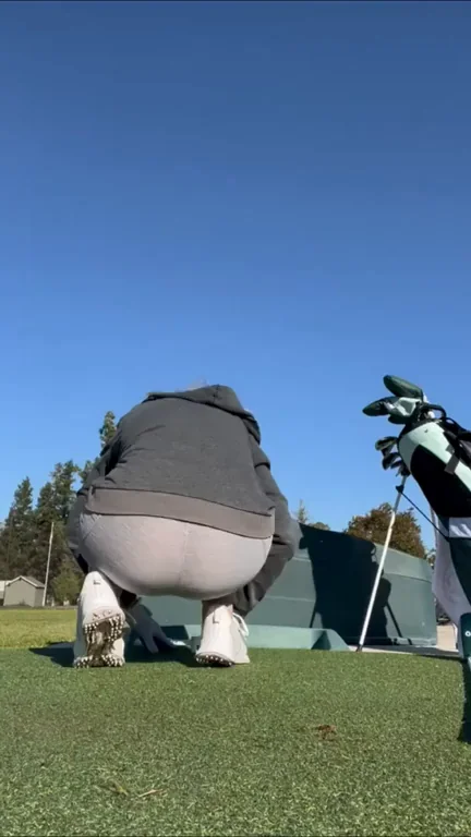 HappyHailey0104's Juicy MILF Booty Flash at the Driving Range