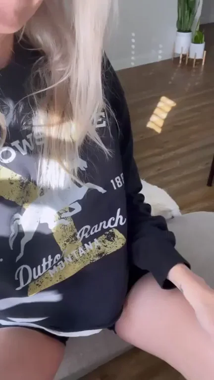 🔥 Neighbors' Slutty MILF Adores Me with Massive Tits Tease 😈