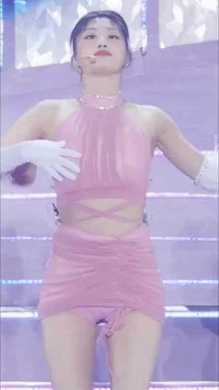 TWICE - Momo & Mina