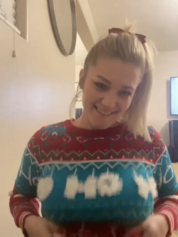 MILF titty show