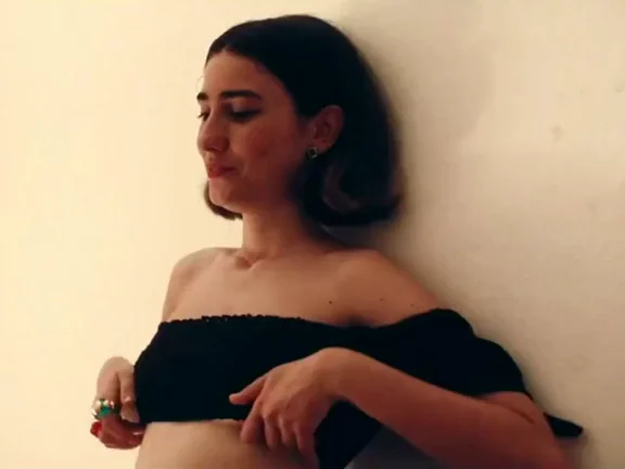 Berta Prieto gets her tits sucked in Autodefensa(S01 E01) [2022]