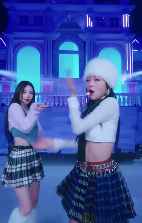 🔥 Seulgi's Red Velvet Kpop Tease in Plaid Skirt & Fur Hat 💋