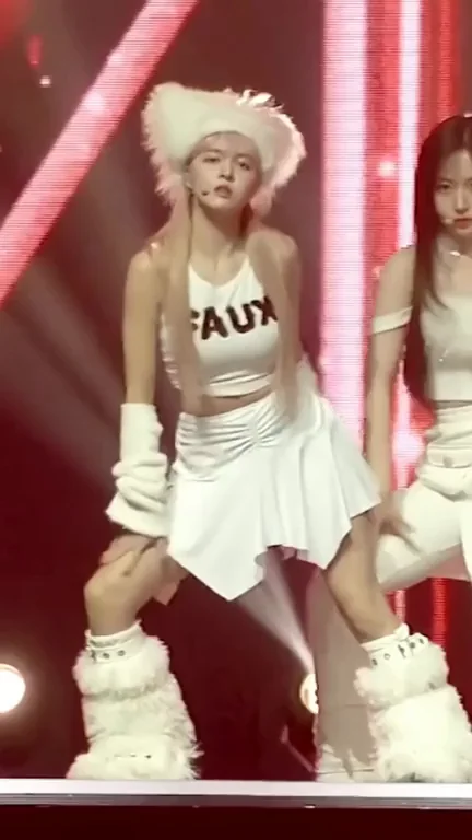 🔥 NMIXX Lily FAUX Slutty Dance Tease 💋