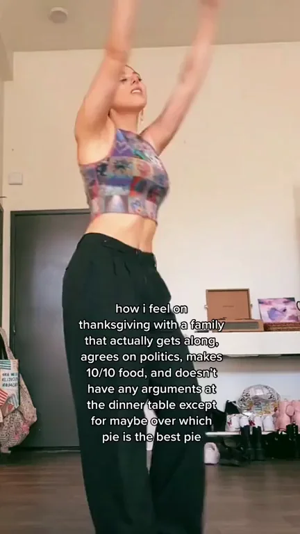 Kira Kosarin's Juicy Booty Flex 💦🍑🔥