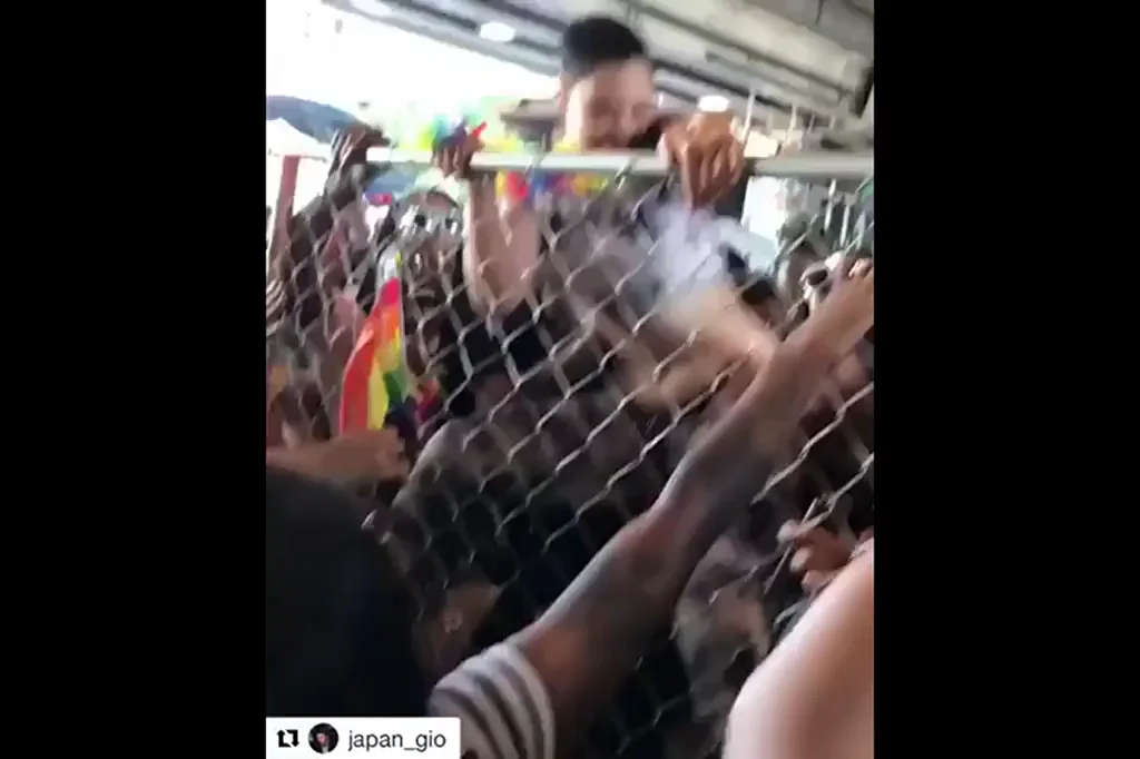 Crowd Teasing Tits 🍈🍈🔥