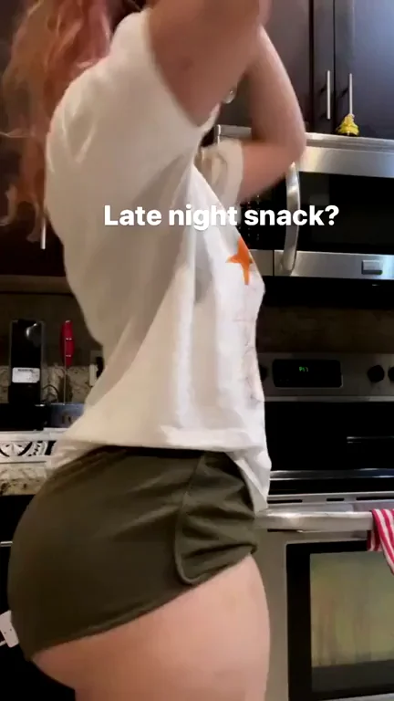 🍑 Late Night PAWG Snack Tease 🔥