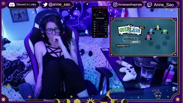 Petite gamegirl flashing her tits during her stream...