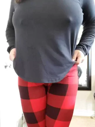 this milf needs a break 😁‹