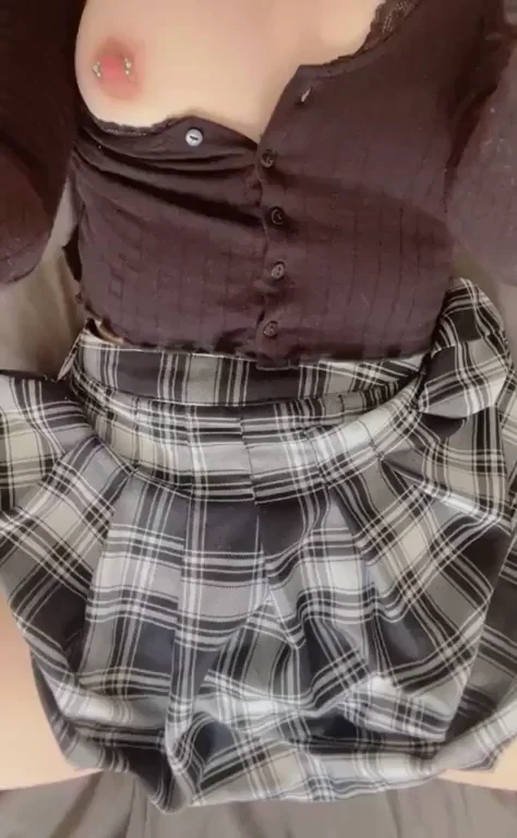 Peeking Under My Plaid Skirt at My Juicy Labia 😈👅