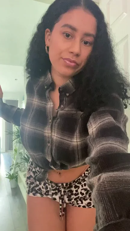 🤤 Massive Tits & Juicy Ass in Plaid Shirt & Leopard Shorts - Uni Tease? 🔥