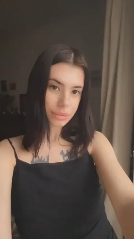 19yo Flat Chest Slut Shows Off Her Tiny AA Tits 😈🔥