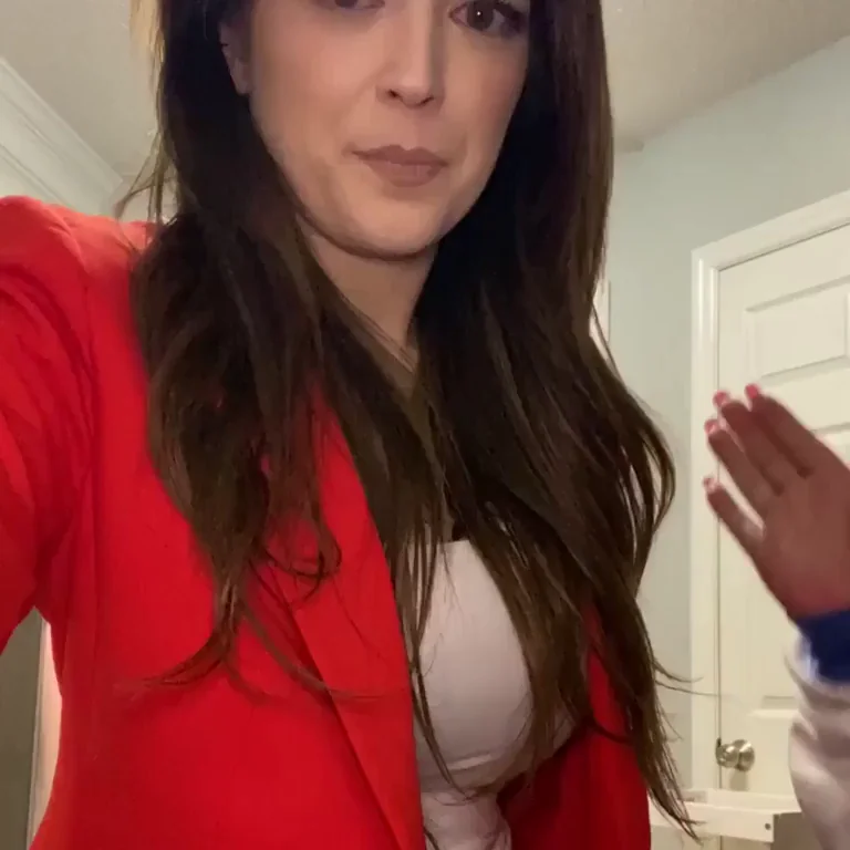 Cute Busty Babe Blazer Tease 🍒🔥