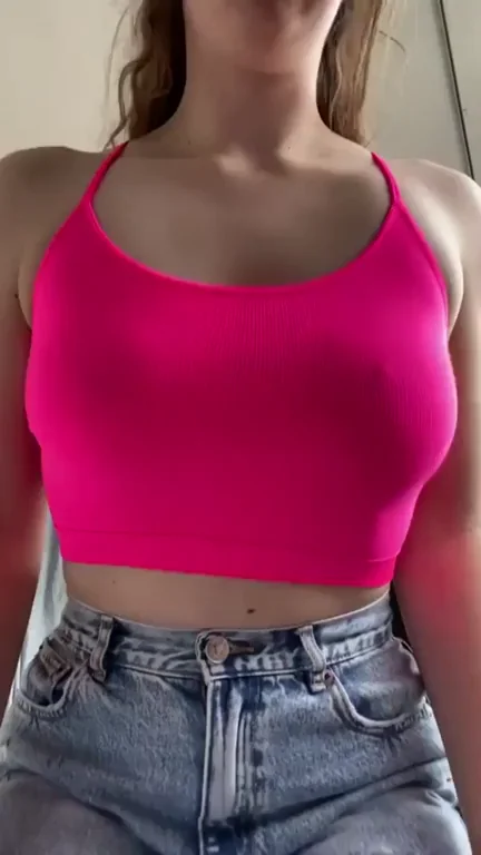 Curvy Babe's Risky First Date Tease? 🍑🔥