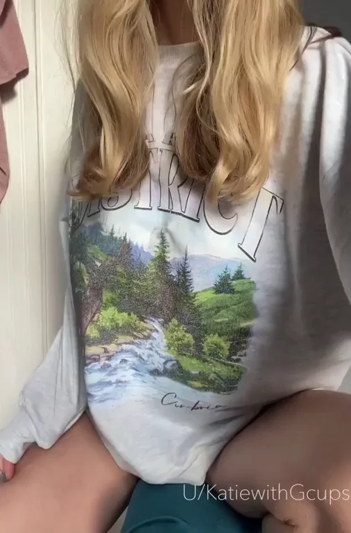 G-Cup Bombshell Teases Oversized Tits Drop in Cozy Hoodie