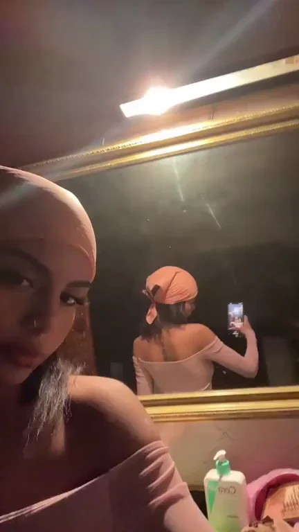 Bald Slut's Mirror Tease: Fuckable Curves in Pink