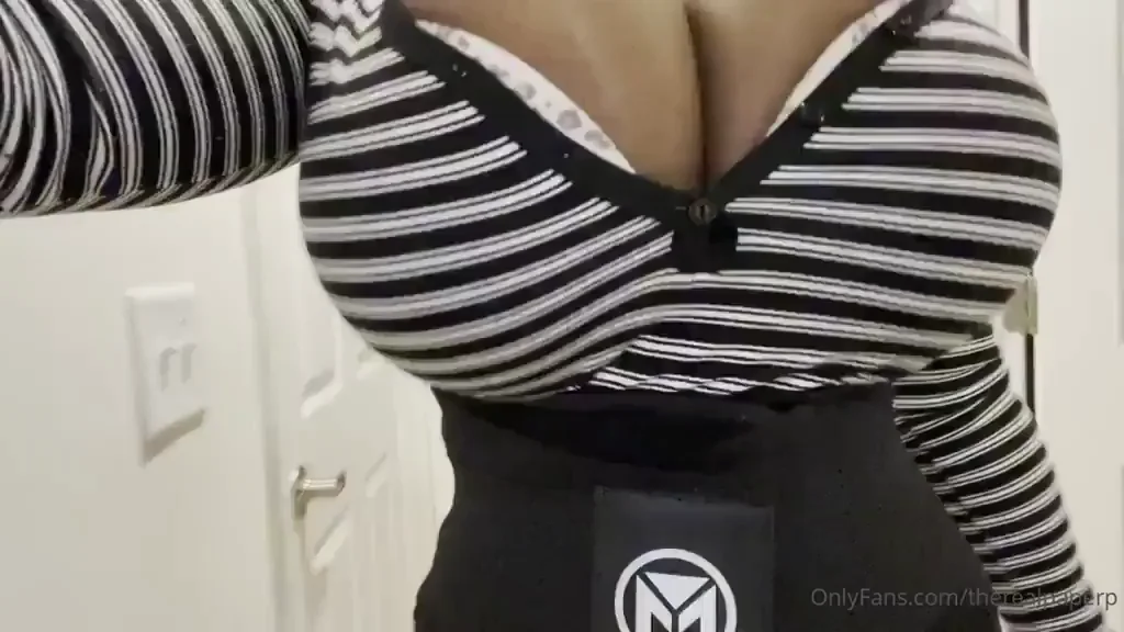 Yani The Body Huge Bouncing Tits
