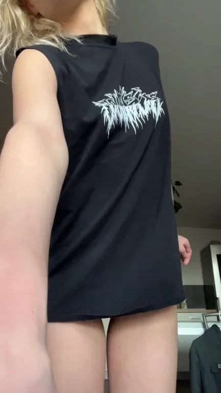 Bouncy Slut's Morning Tit Jiggle Tease 😈🍑