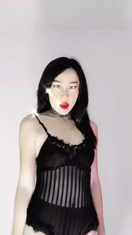 Insecure Asian Babe's Reddit Glow-Up: Lace Tease Thanks Redditors 😘🔥