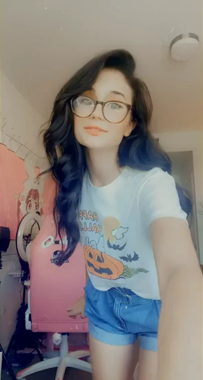 A progression of snaps from the hot nerdy girl next door