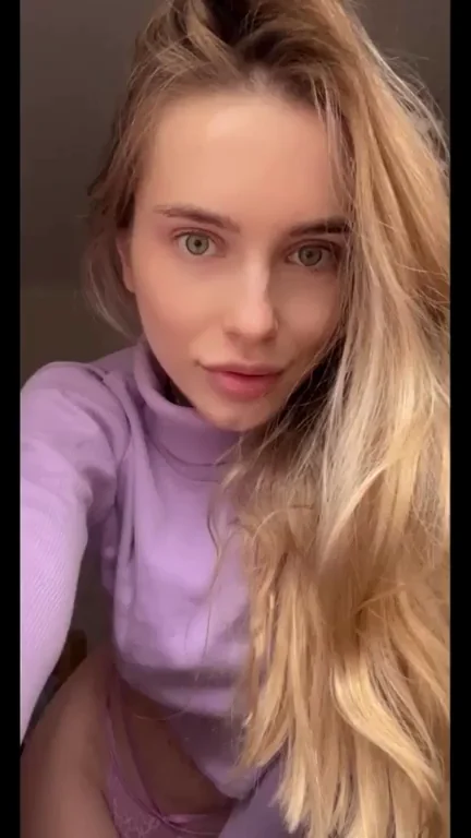 Cute teeny prepeared her juicy boobies for your loads😁‹