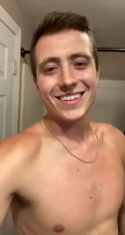 Who Craves This Thick Hung Cock? 🍆💦