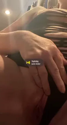🔥 MILF Spreads Her Juicy Shaved Pussy Lips Wide Open 💦👅