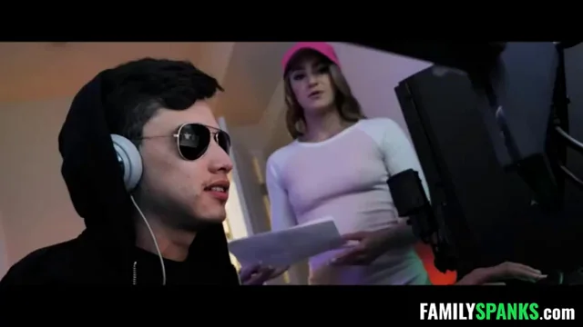Kenzie Madison Fucks Her Gamer Bro 🔥🎮🍑