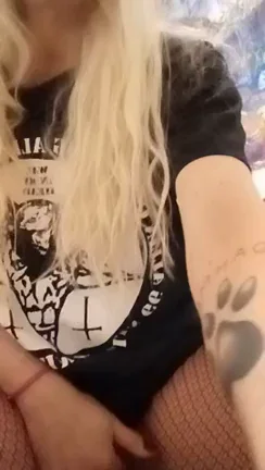 Good morning! Do you like sluts that can do tricks??