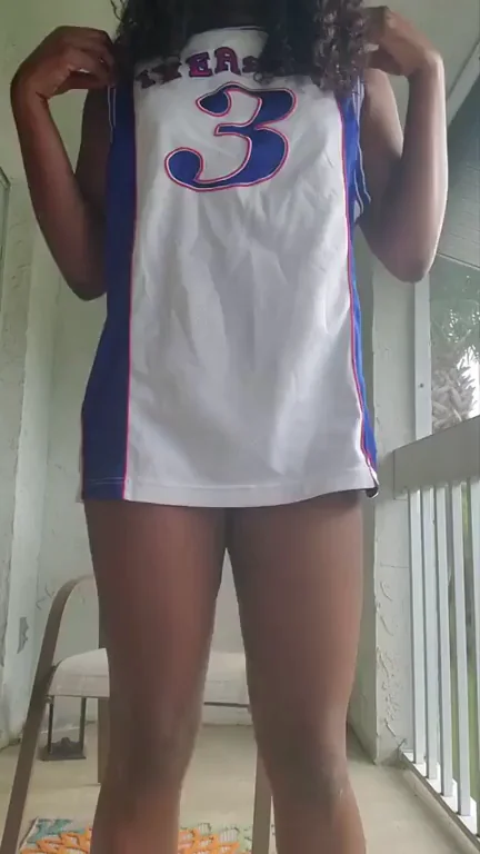 say hi if we can fuck during halftime!