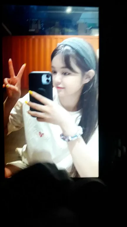 Everglow E:U's Cute V Sign Selfie 💦 Kpop Fap Tribute Cumshot 😈