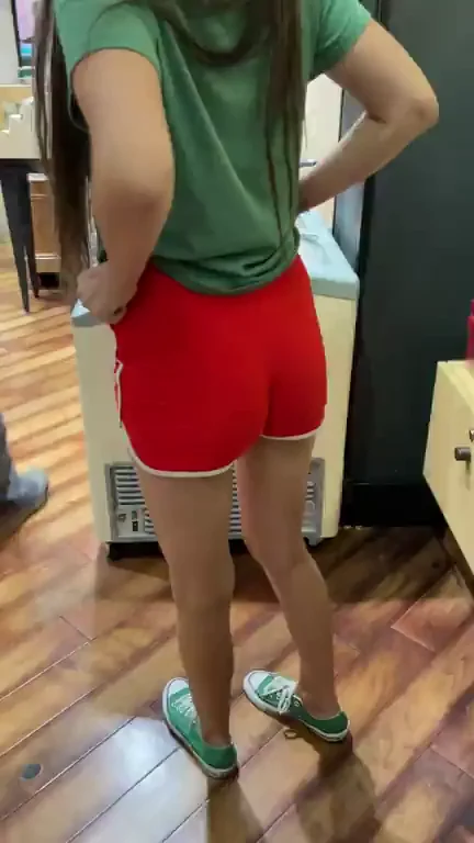 😈 Airport Slut Flashes Juicy Anal Plug in Red Hotpants 🍑✈️