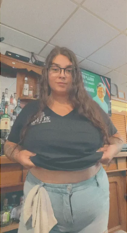 Flashing my tits at work makes me so horny ? [F]