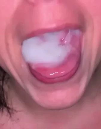 Huge thick load in my mouth! Nothing turns me on more 😁❤