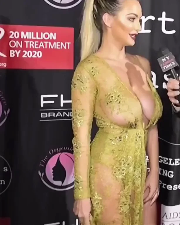 Lindsey Pelas