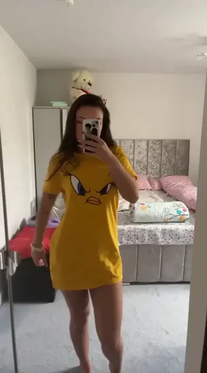 Sending You My Juicy Pussy Flash 😈🍑