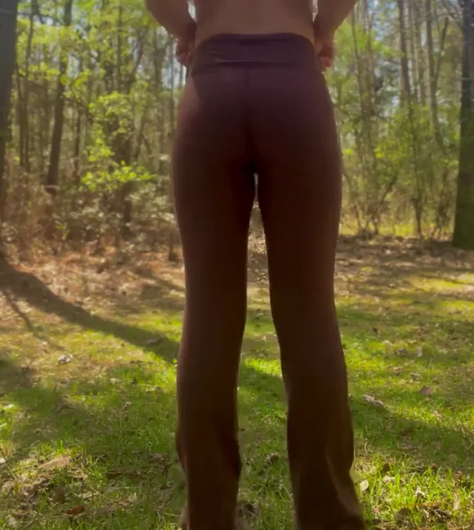 love showing off outside ;p (F20, 130, 5'3")
