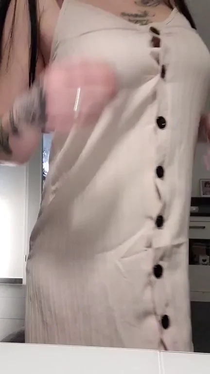 🔥 Tattooed Slut Teases Her Juicy Curves Under That Dress 😈