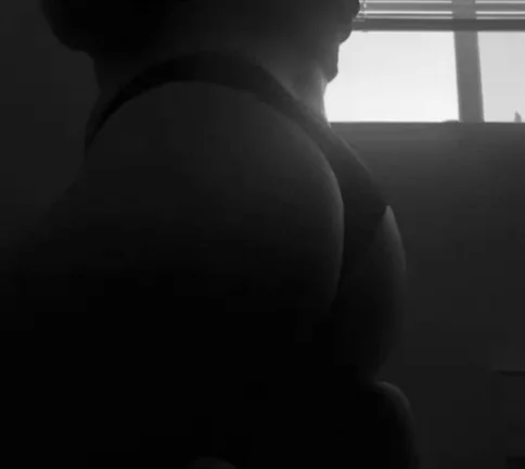 i love when she plays with my clit 😁‹