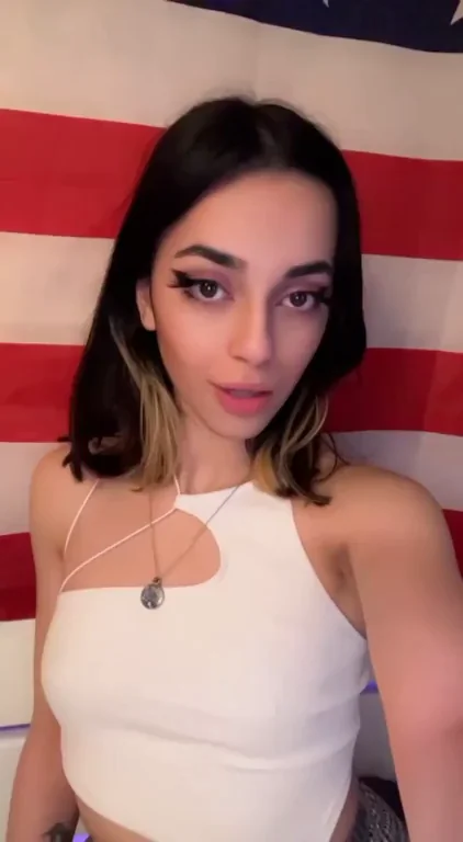 Obedient Barely Legal Slut Begs to Serve 😈🇺🇸