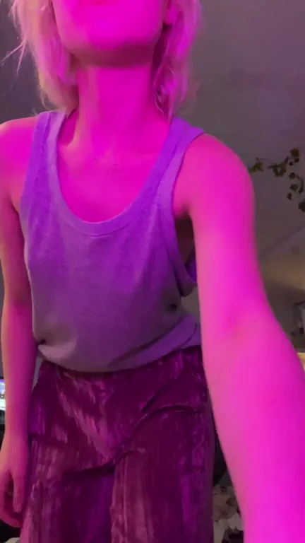4'11 and 95Ib Nerds can be sexy too 😁‰
